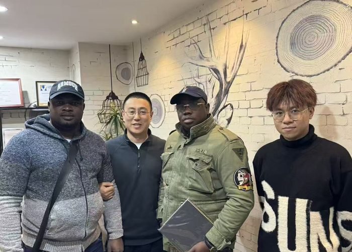 Customer visiting ANTE 7
