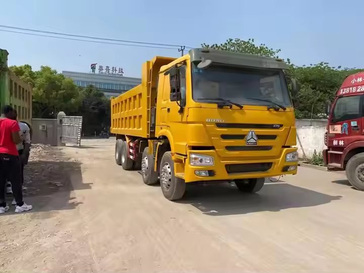 Dump Truck photo 2