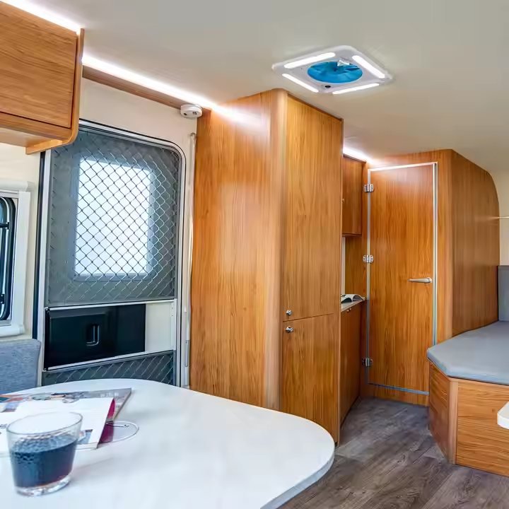 RV & Caravan photo 8